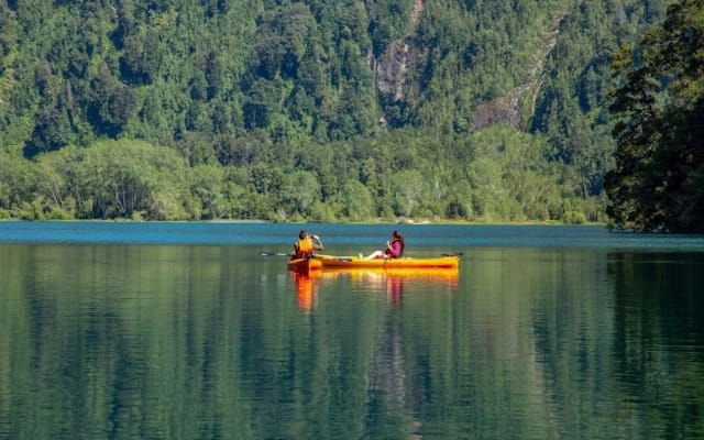 Kayak en Laguna Pichi en Parque Futangue