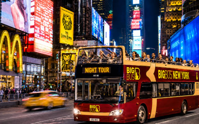 NYC Night Tour: 2hr Live-Guided Panoramic Night Tour by Open-Top Bus