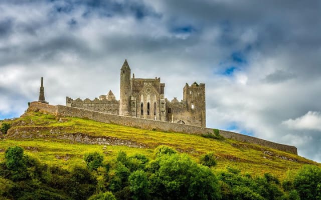 Rock of Cashel & Folklore Museum Walking Tour