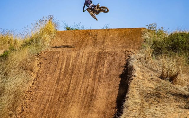 Parque Las Palmas: entrada a pistas de motocross