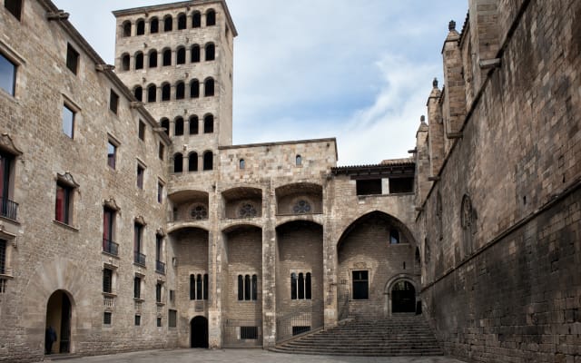 Barcelona Gothic Quarter & El Born Walk – Semi-Private