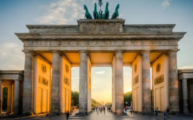 Third Reich, Hitler & Cold War - Berlin City Center Walking Tour - Semi-Private (Max 12 Guests)