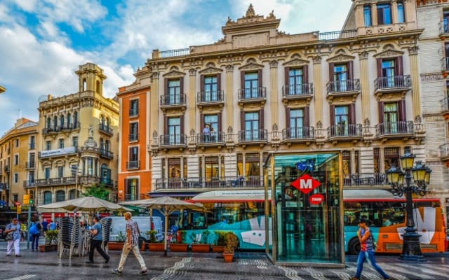 Barcelona: Gothic Quarter Self-Guided Tour