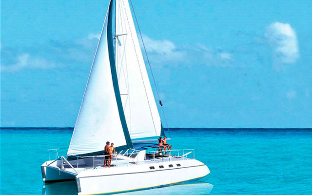 Full Isla Mujeres, Sail on a Catamaran + Snorkel + Dolphins
