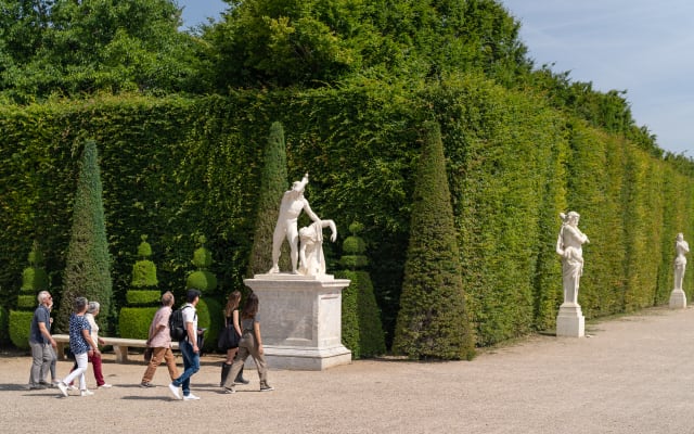 Versailles Palace and Gardens Tour with Gourmet Lunch by Chef Ducasse