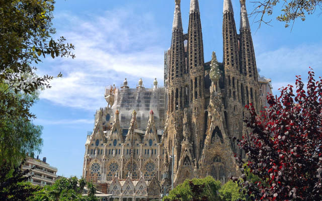 Skip the line for Sagrada Familia and Self-Guided Tours in Barcelona