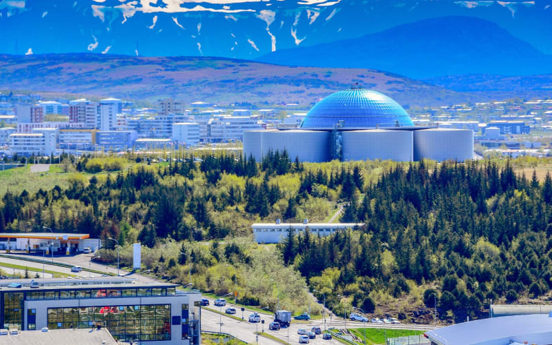 Reykjavik: Guided Bus Transfer - main image