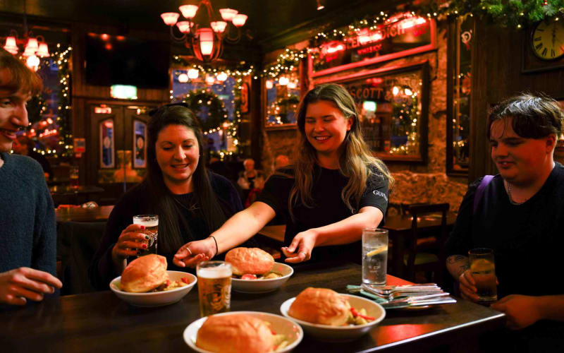 Eating Edinburgh: Old Town Food & Drinks Tour - main image