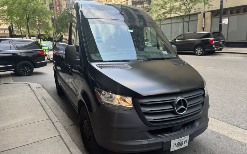 Luxury Airport Transfers – Eminent Limo - main image