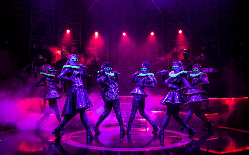 West End: SIX at the Vaudeville Theatre - main image