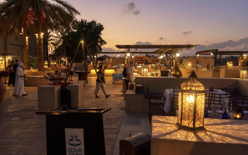 Tour Dubai: 撒哈拉沙漠古堡营地豪华探险之旅（含晚餐与冲沙活动） - main image