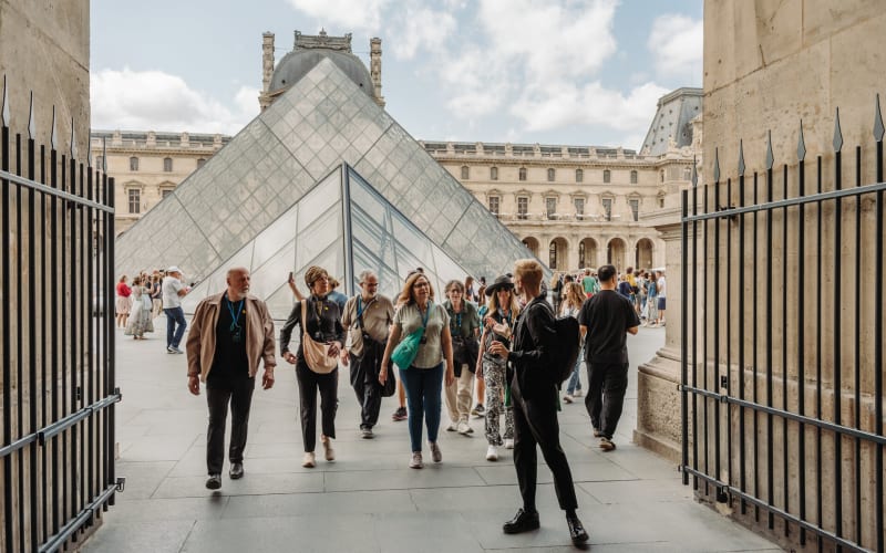 Paris City Tour: Eiffel Tower views, Île de la Cité & Louvre Access - main image