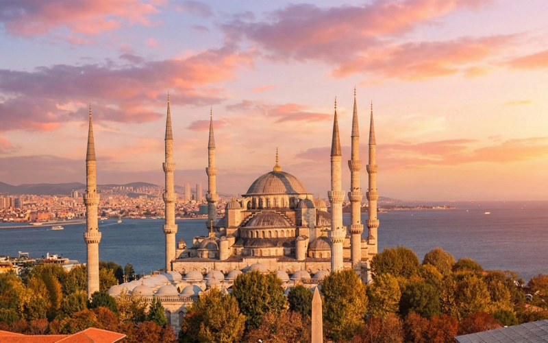 Stunning sunset view of the Blue Mosque (Sultanahmet Camii) with its six minarets, overlooking the Bosphorus and Istanbul skyline in Turkey.