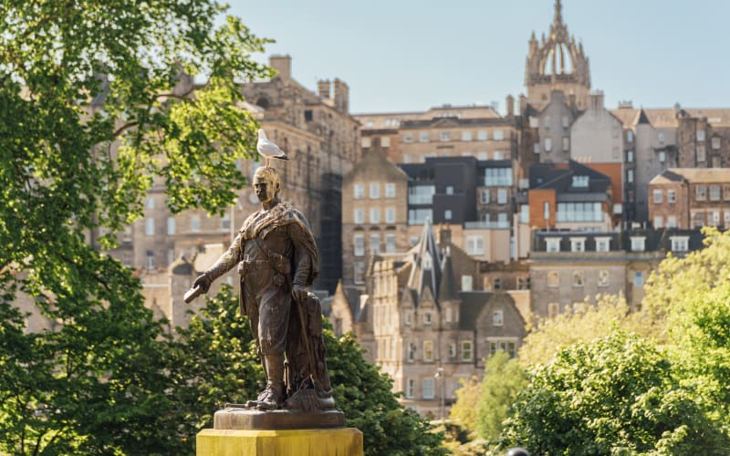 Edinburgh Explore: 48-Hour Hop-on, Hop-off Sightseeing Bus Tour across 2 Routes  - main image
