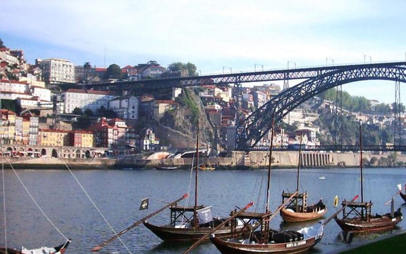6-Day North Portugal Tour: Porto, Braga, Fátima, Coimbra, Guimaraes, Aveiro and Batalha, from Lisbon - main image