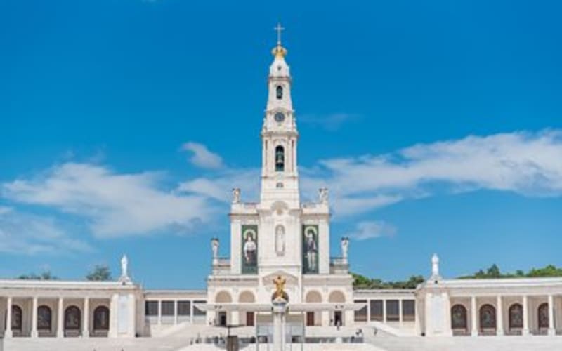 Lisbon:Fátima, Batalha, Alcobaça & Óbidos Private Tour Full Day - main image