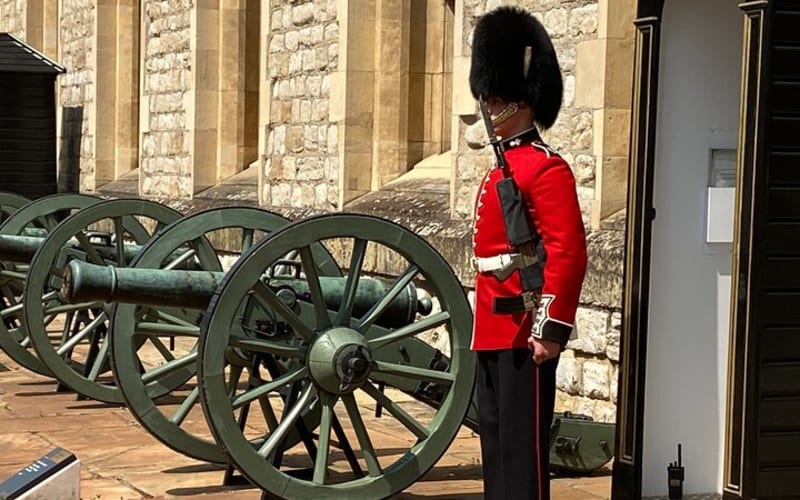 The Tower of London and Westminster Abbey - small group tour with a local expert - main image