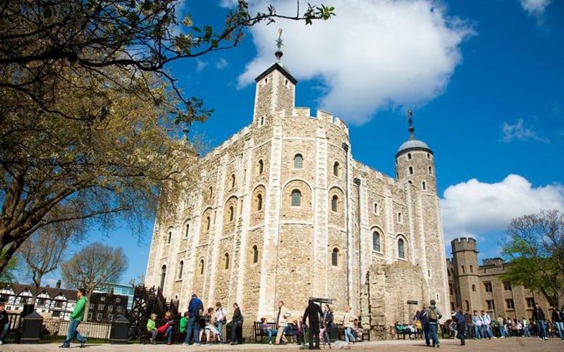 Tower of London with London Hop-On Hop-Off Tour and River Cruise - main image