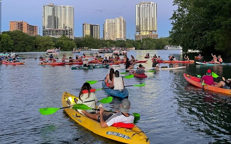 Downtown Austin Sunset Kayak Tour with 1.5 Million Bats - main image