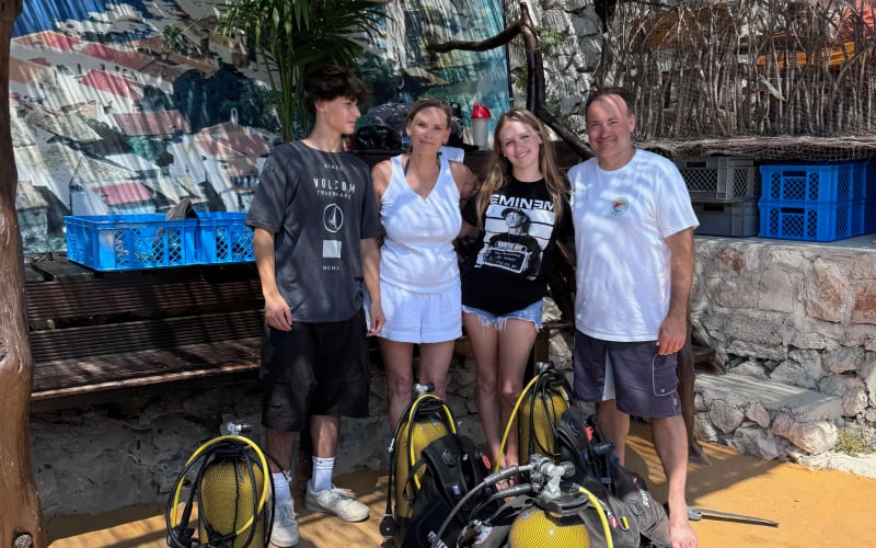 PADI Discover Scuba Diving - Beach entry dive - main image