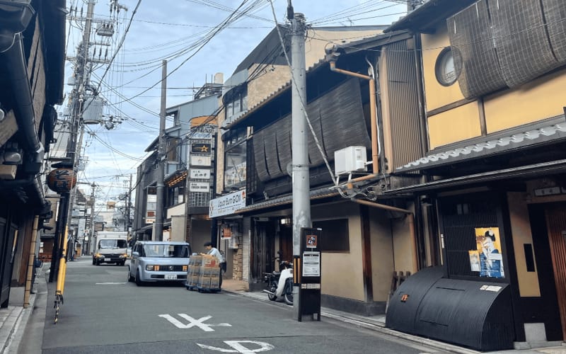 Kyoto: Casual Pontocho Evening Food Tour - main image