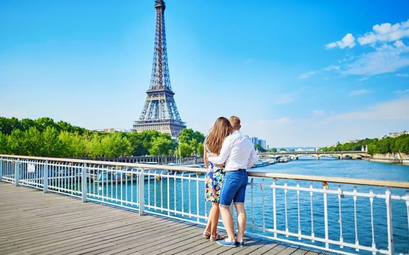 Day Trip to Paris with Eiffel Tower, Notre Dame and Louvre Museum - main image
