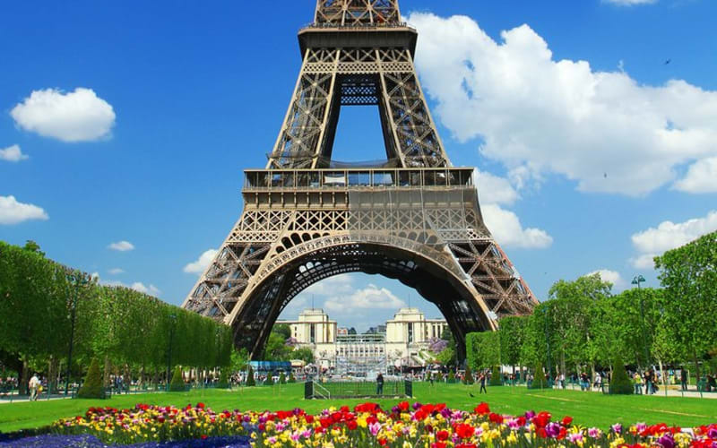 Paris Tour via Eurostar, with Seine Cruise and Travelcard - main image