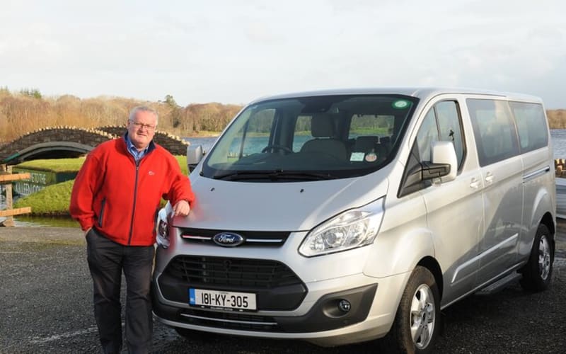 Airport collection and drop off transfers transport service. - main image