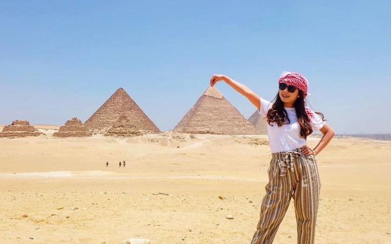 Private Full-Day Tour Visiting Giza Pyramids, Egyptian Museum and Old Market - main image