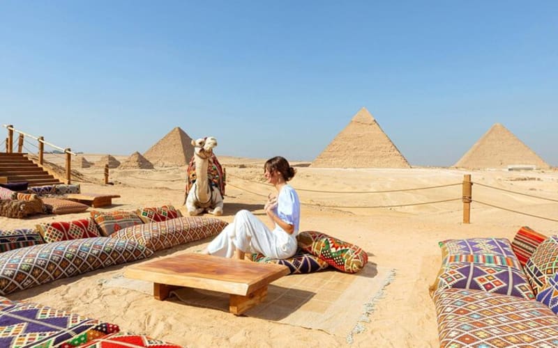 Half Day Tour in Pyramid of Giza With Lunch at 9 Pyramids Lounge - main image