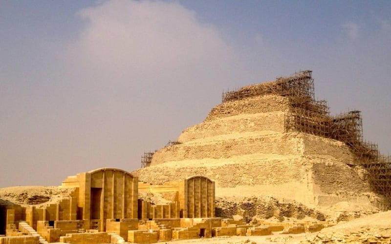 Cairo Layover Tours to Memphis Sakkara & Dahshur Pyramids - main image