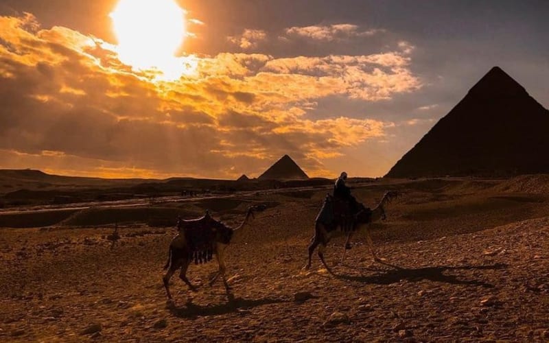Best cairo tours visit to Giza Pyramids and Sphinx - main image