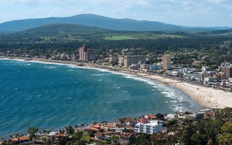  Piriapolis Beach desde Colonia del Sacramento o Montevideo - main image