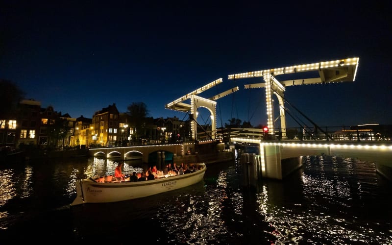 Amsterdam Evening Canal Cruise with Live Guide and Onboard Bar - main image