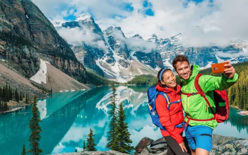 Banff and Yoho National Parks Full-Day Tour - main image