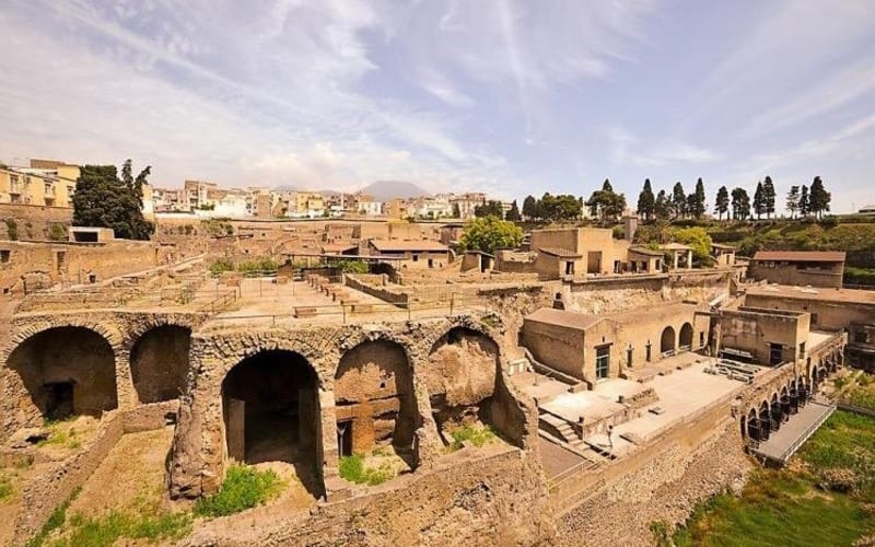 Exclusive Pompeii & Herculaneum Tour - main image