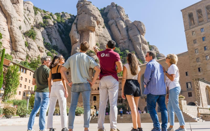 Montserrat and La Sagrada Familia Tour - main image