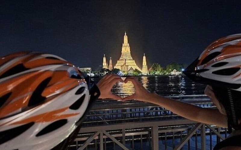 Bangkok Night E-Bike Tour to Grand Palace and Wat Arun Views - main image