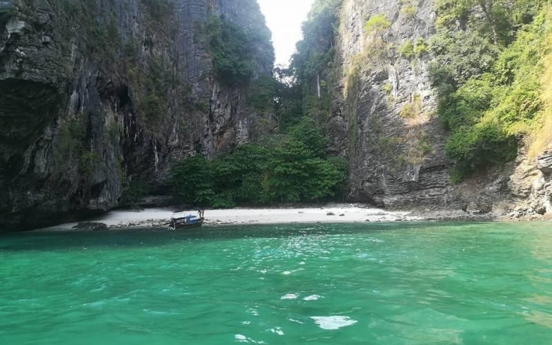 Buya Secret Beach Snorkeling Trip - main image