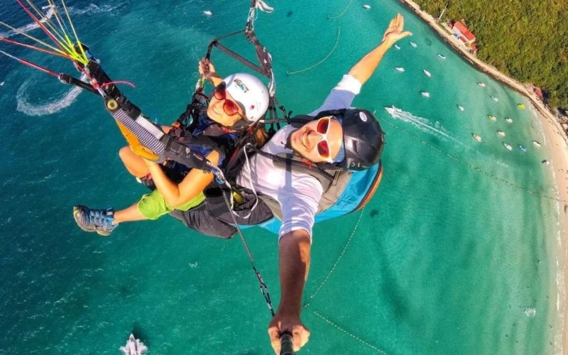 Koh Larn Tandem Paragliding Adventure - main image