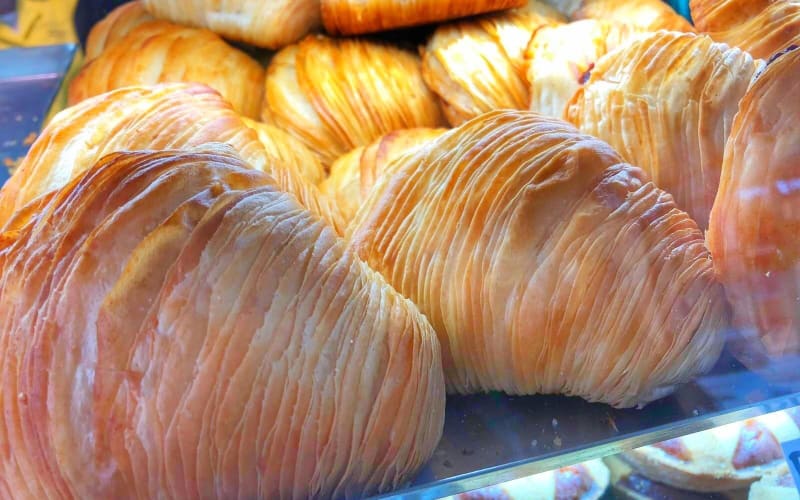 Private Naples Walking Tour with Pizza and Sfogliatella Tasting - main image