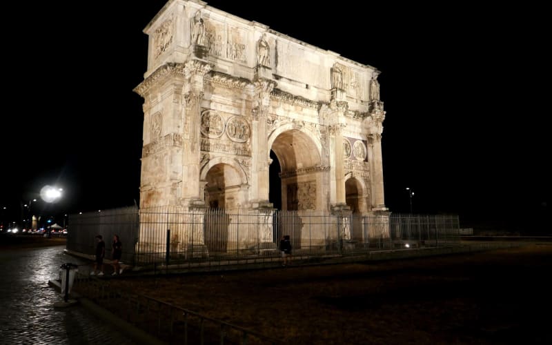 Ancient Rome at Dusk: Guided Walking Tour - main image