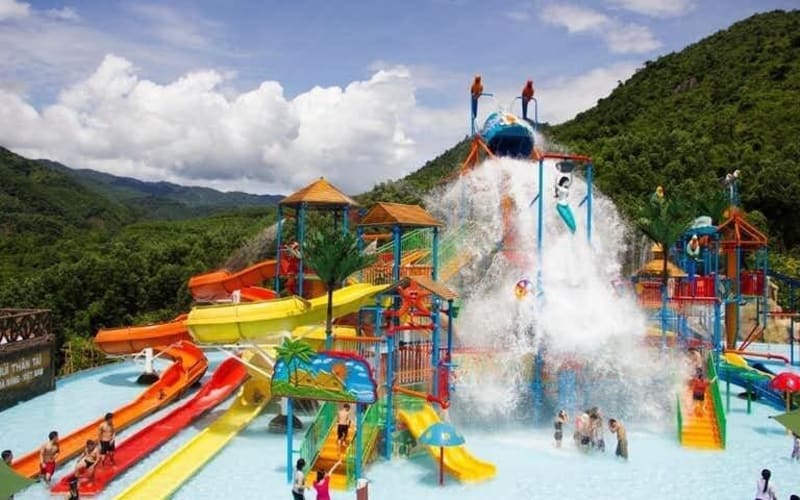 Than Tai Hot Spring Park Private Tour - main image