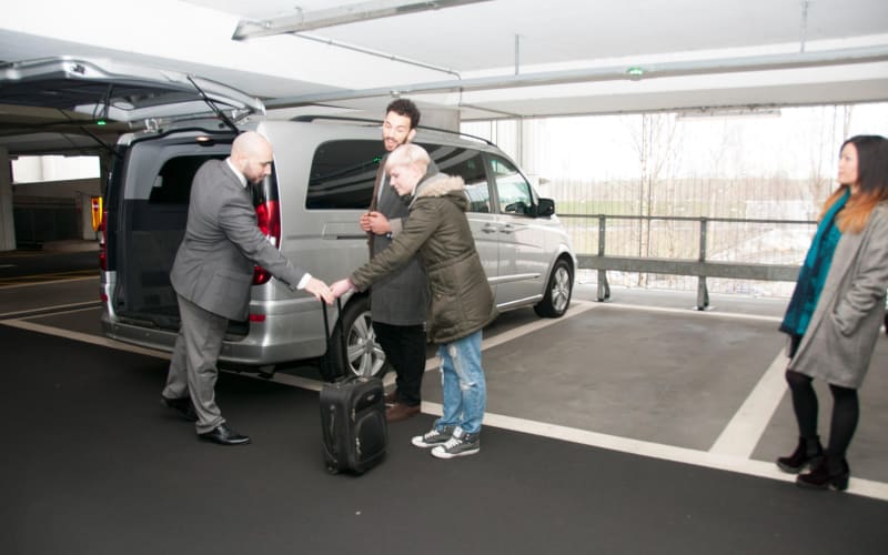 Private Transfer from Docklands to Luton Airport - main image