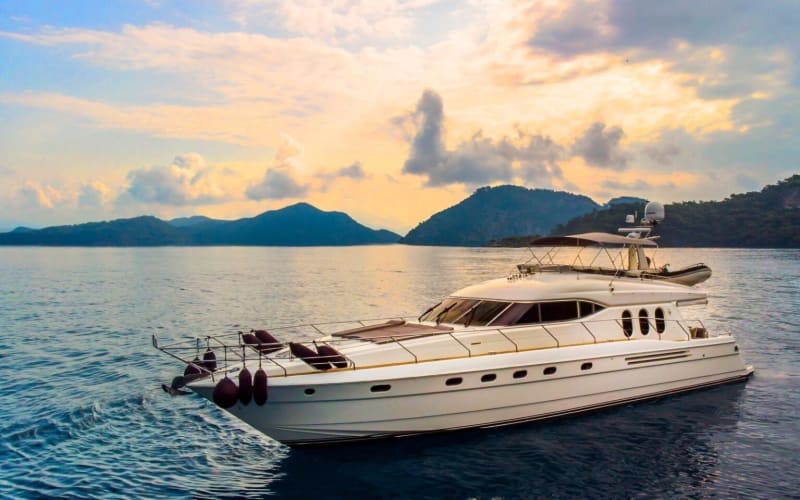 Luxury 24-Hour Yacht Stay in Istanbul - main image