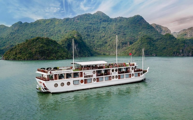 2-Day Halong Bay & Lan Ha Bay Cruise - main image