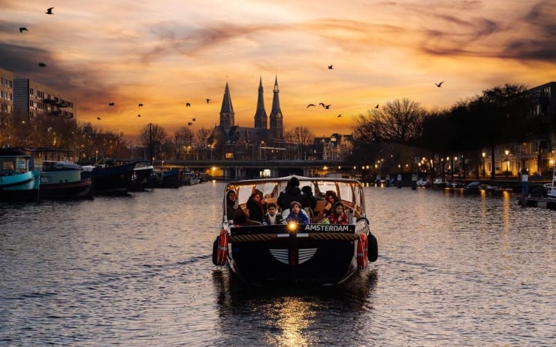 Amsterdam Canal Cruise with Local Guide - main image