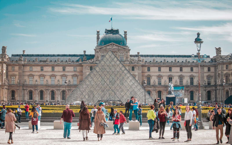 Louvre Museum Timed Entrance Small Group Guided Tour - main image