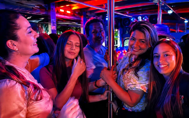 Experiencia en el autobús de fiesta Chiva Rumbera  - main image