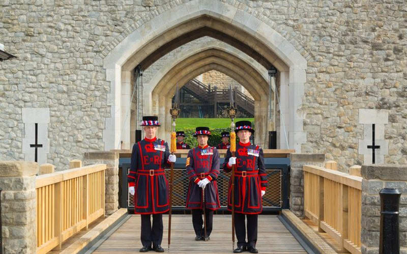 VIP Tower of London Crown Jewels Tour - main image